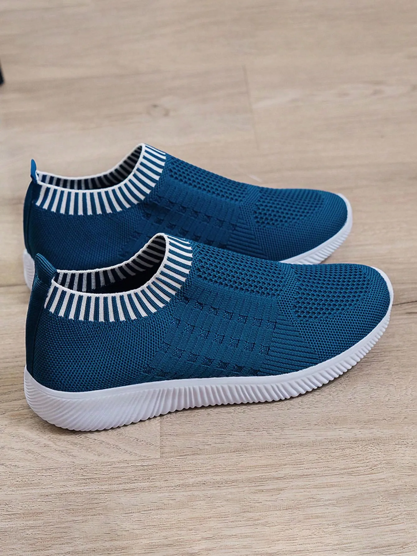 Ladies' Fashionable Sporty Style Knitted Sneakers With Striped Pattern For All Seasons Outdoor & Casual Activities