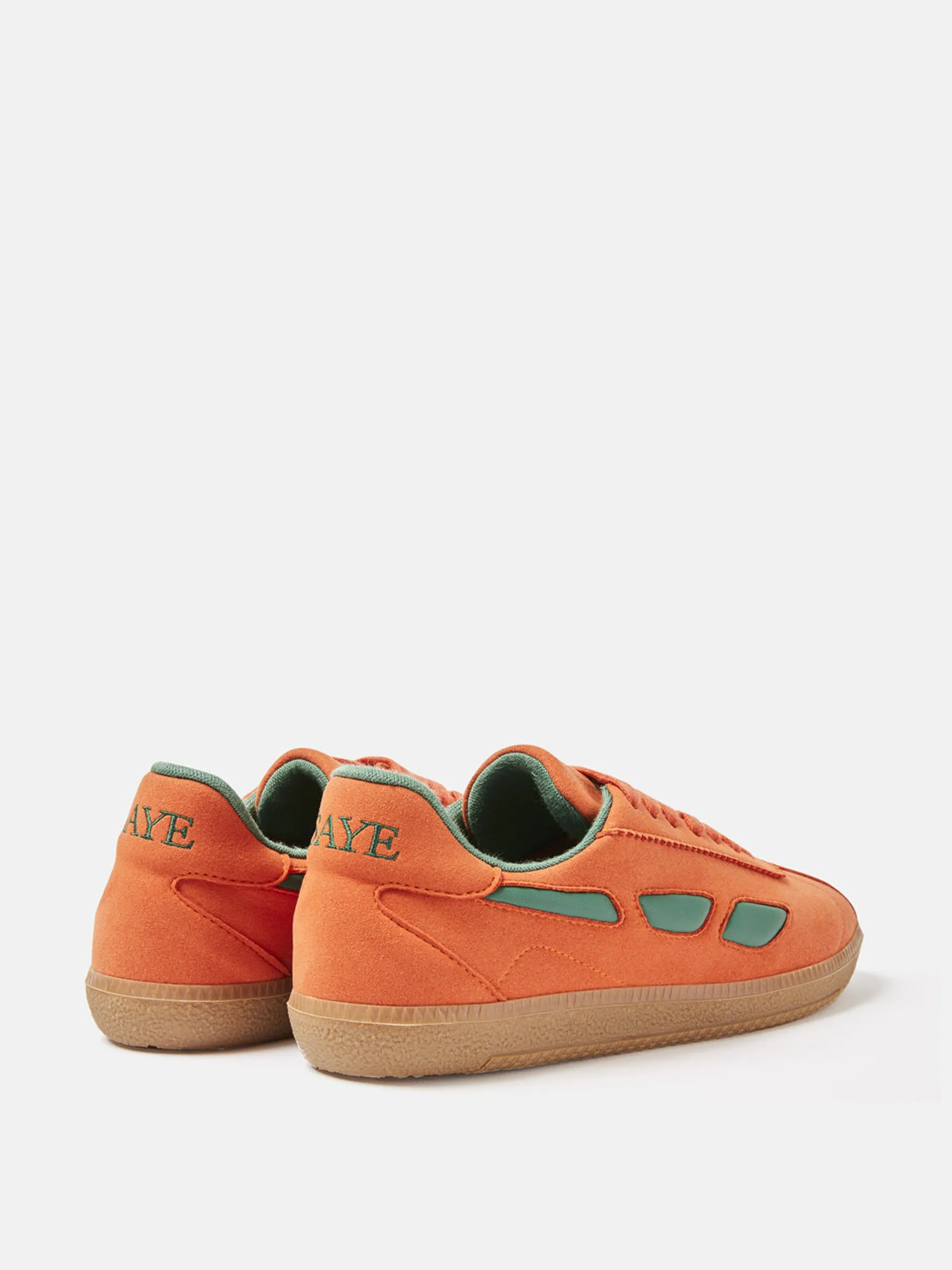 Modelo '70 trainer in orange and green